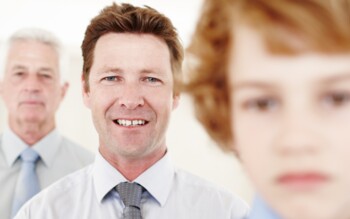 Die gesetzliche Erbfolge bestimmt, welche Angehörigen ohne Testament erben und wie gesetzliche Erbanteile verteilt werden.