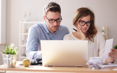 Steuerklassen, Güterstand und Veranlagung entscheiden darüber, wie viel Ehepaare sparen können.