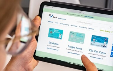 Die BBBank bietet mit dem "Junges Konto" ein Girokonto für Kinder als auch junge Erwachsene mit einem zusätzlichen Bildungsangebot.