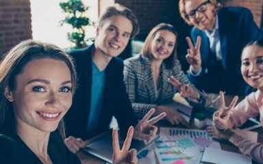 Startseite > Sparen & Anlegen > Ratgeber > Finanzen für junge Leute: So gelingt der Vermögensaufbau Wer früh seine Finanzen plant, schafft die Basis für Sicherheit und Vermögensaufbau.