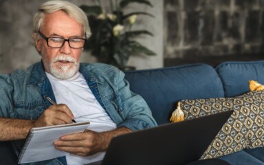 Mit der Aktivrente können Beschäftigte nach Erreichen der Regelaltersgrenze steuerlich profitieren – teils bis knapp 4.000 Euro brutto ohne Lohnsteuer.