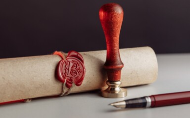 Startseite > Recht und Steuern > Ratgeber > Testament schreiben: Wie und warum Sie ein Testament verfassen sollten