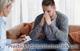 Psychotherapie: Wenn kein Kassentermin frei ist, ermöglicht die Krankenkasse oft die Kostenerstattung in Privatpraxen.