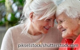 Millionen Menschen in Deutschland pflegen Angehörige zu Hause. 2025 gibt es neue Entlastungen und höhere Leistungen der Pflegekassen.