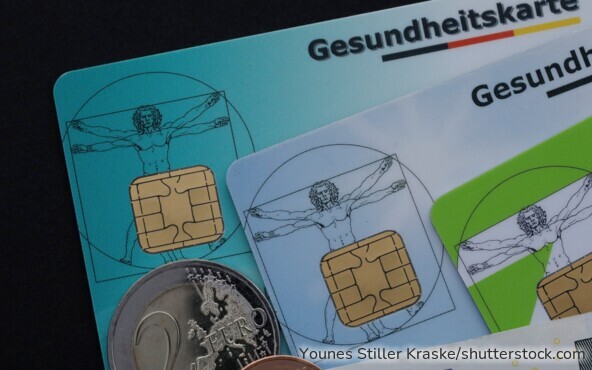 Viele Krankenkassen erhöhen 2026 ihre Zusatzbeiträge – ein Wechsel kann sich lohnen.