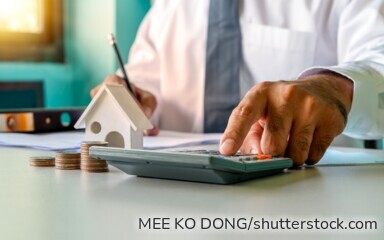 Vermieter sollten bei der Nebenkostenabrechnung genau prüfen, welche Kosten sie umlegen dürfen und welcher Verteilerschlüssel gilt.