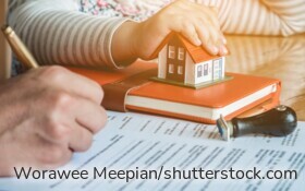 Eltern verwalten das Erbe eines Kindes.