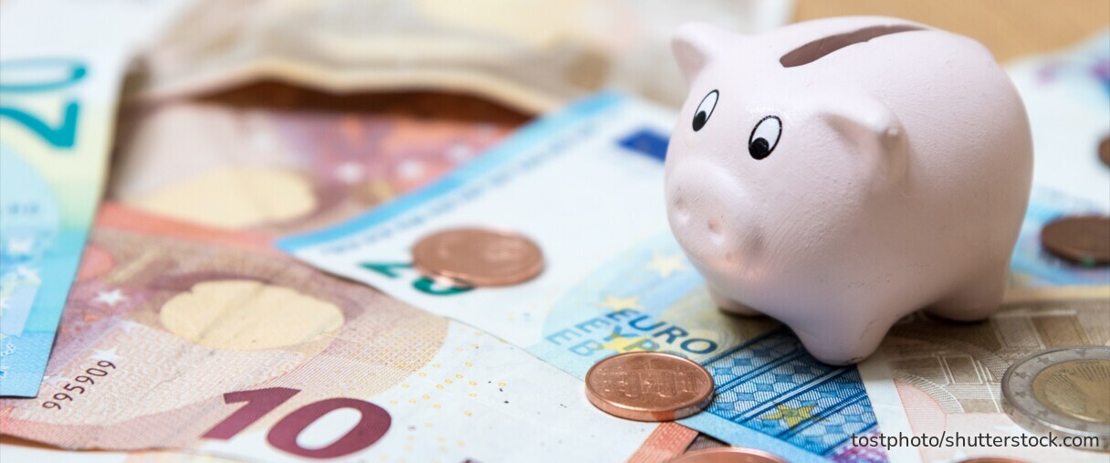 Mit dem richtigen Vergleich lassen sich beim Tages- und Festgeld noch attraktive Zinsen sichern – trotz sinkender Leitzinsen.