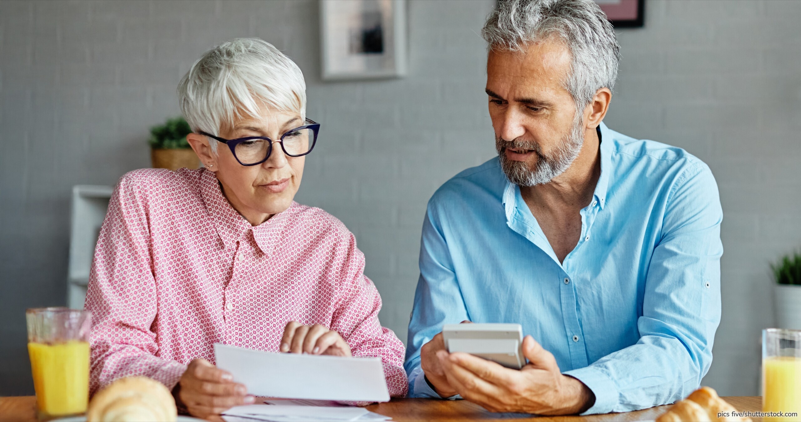 Rentner prüfen ihre Finanzen: 2026 bringt Änderungen bei Rente, Steuern und Beiträgen.