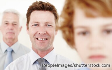 Die gesetzliche Erbfolge bestimmt, welche Angehörigen ohne Testament erben und wie gesetzliche Erbanteile verteilt werden.