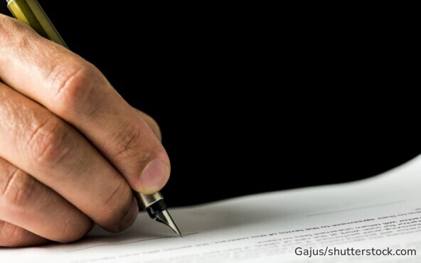 Testament und Erbrechts-Dokumente – viele verbreitete Irrtümer bei Erbfolge, Pflichtteil und Nachlassplanung.