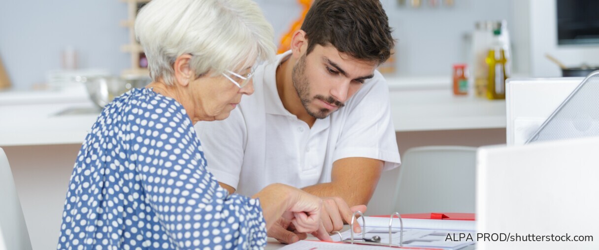 Bei Wohnen für Hilfe erhalten Studierende günstigen Wohnraum und unterstützen Seniorinnen, Senioren oder Familien im Alltag.