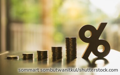 Die Sparzinsen ziehen wieder an. Besonders bei längerfristigem Festgeld haben die Banken ihre Zinsen deutlich erhöht.