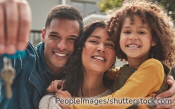 Ein Bausparvertrag kann helfen, sich langfristig günstige Zinsen für Bau, Kauf oder Sanierung einer Immobilie zu sichern.