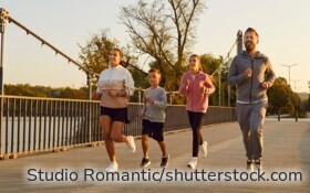 Wer Vorsorgeuntersuchungen wahrnimmt oder regelmäßig Sport treibt, kann sich bei vielen Krankenkassen attraktive Bonuszahlungen sichern.