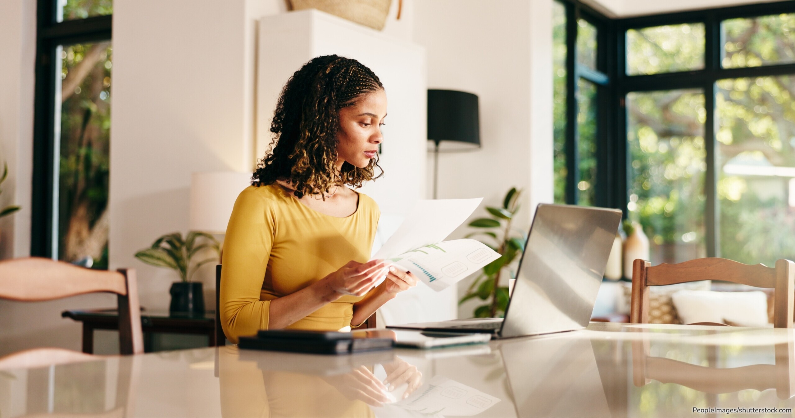 Frauen verdienen im Durchschnitt weniger als Männer. Die Einkommenslücke wirkt sich langfristig auch auf die Höhe der späteren Rente aus.