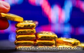 Gold gilt als Absicherung in unsicheren Zeiten. Goldsparpläne ermöglichen den schrittweisen Aufbau einer Position bereits mit kleinen Beträgen.