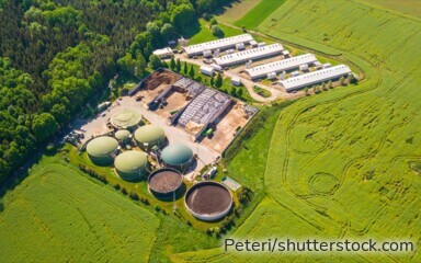 Edelstahl-Gärbehälter einer Biomethananlage in Friesoythe: Aus Gülle und Mist wird Biogas zu Biomethan aufbereitet.
