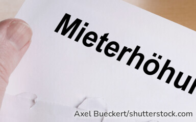 Nicht jede Mieterhöhung ist korrekt. Mieter sollten unter anderem Mietspiegel, Kappungsgrenze und Fristen kontrollieren.