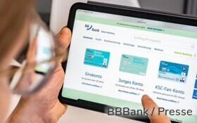 Die BBBank bietet mit dem "Junges Konto" ein Girokonto für Kinder als auch junge Erwachsene mit einem zusätzlichen Bildungsangebot.