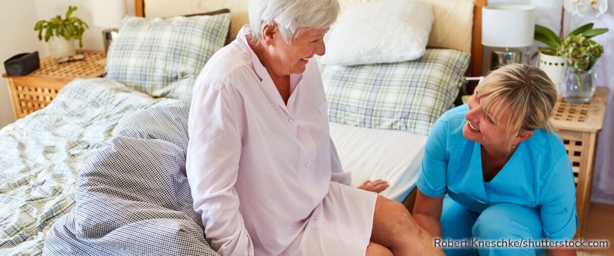 Eine Betreuungskraft aus Osteuropa kann Pflegebedürftige im Alltag unterstützen – rechtliche Vorgaben sind dabei entscheidend.