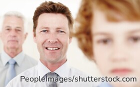 Die gesetzliche Erbfolge bestimmt, welche Angehörigen ohne Testament erben und wie gesetzliche Erbanteile verteilt werden.