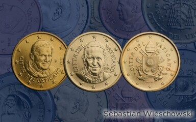 Papst Benedikt, Papst Franziskus und das päpstliche Wappen.
Die 50-Cent-Münzen mit Papst Benedikt wurden von 2006 bis 2013 geprägt - die Jahrgänge von 2010 bis 2013 sogar in hoher Auflage von 1,6 bis 2,1 Millionen Stück als Wechselgeld für die Geschäfte im Vatikan.