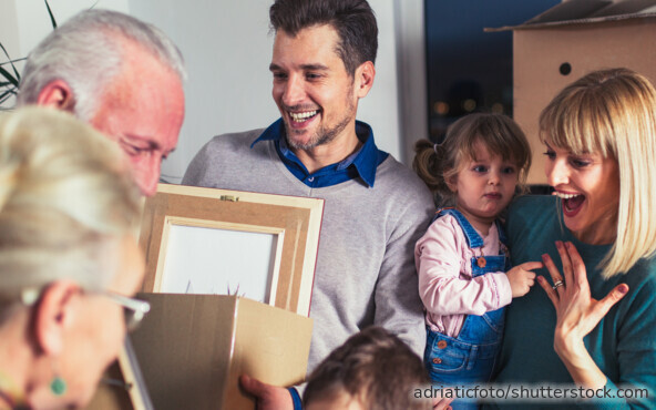 Wer eine Wohnung verbilligt an Angehörige vermietet, sollte insbesondere die steuerlichen Grenzen von 50 und 66 Prozent der ortsüblichen Miete beachten.