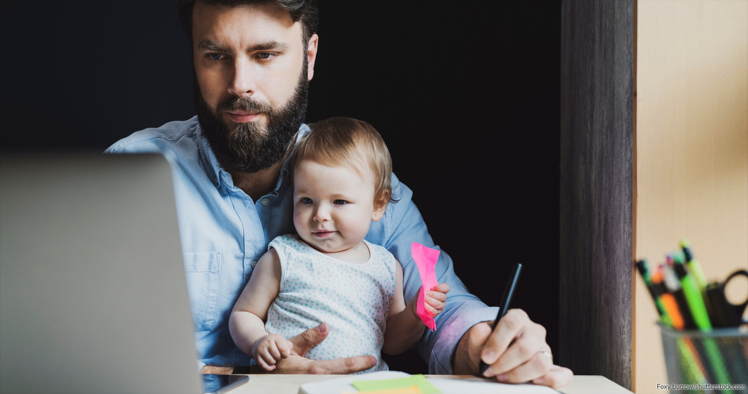 Familie beantragt Kinderzuschlag online – staatliche Hilfe 2025