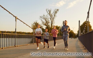 Wer Vorsorgeuntersuchungen wahrnimmt oder regelmäßig Sport treibt, kann sich bei vielen Krankenkassen attraktive Bonuszahlungen sichern.