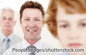 Die gesetzliche Erbfolge bestimmt, welche Angehörigen ohne Testament erben und wie gesetzliche Erbanteile verteilt werden.