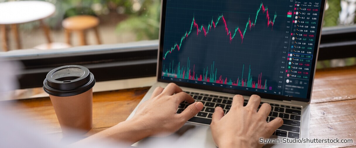 Ein regelmäßiger Depotcheck hilft Anlegern, Risiken und Kosten im Blick zu behalten.