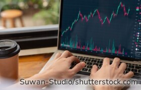 Ein regelmäßiger Depotcheck hilft Anlegern, Risiken und Kosten im Blick zu behalten.