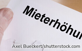 Nicht jede Mieterhöhung ist korrekt. Mieter sollten unter anderem Mietspiegel, Kappungsgrenze und Fristen kontrollieren.