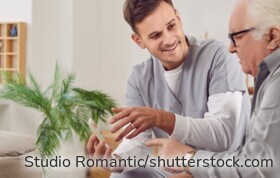 Pflege im eigenen Zuhause: Unterstützung durch Angehörige, Pflegedienst und Zuschüsse der Pflegekasse.