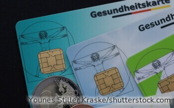 Viele Krankenkassen erhöhen 2026 ihre Zusatzbeiträge – ein Wechsel kann sich lohnen.