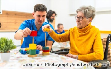 Pflegebedürftige müssen für einen Heimplatz inzwischen oft mehr als 3.200 Euro im Monat selbst zahlen.