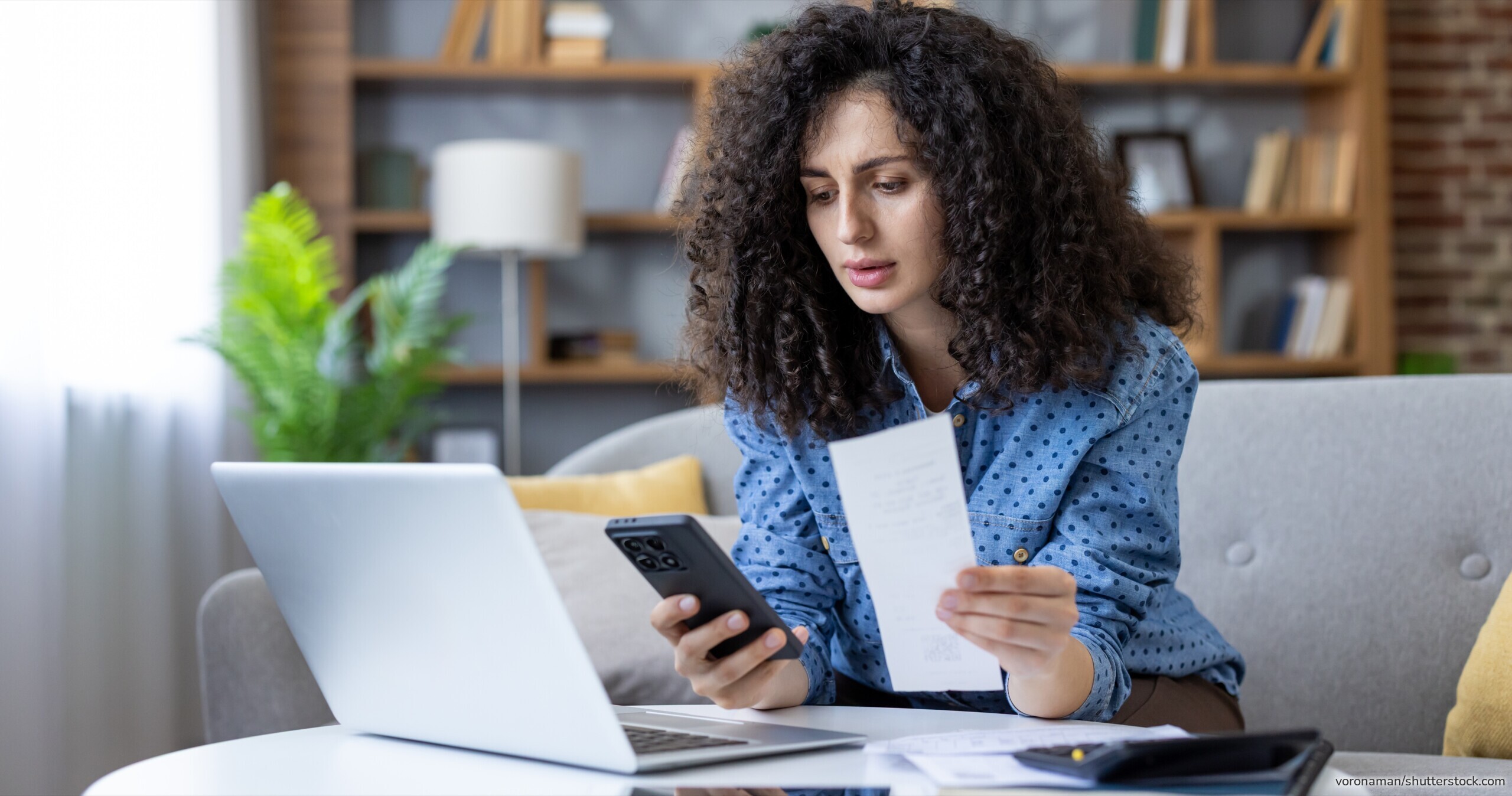 Viele Frauen kümmern sich heute selbst um Geldanlage und Altersvorsorge. Dennoch entstehen im Alltag häufig finanzielle Unterschiede.