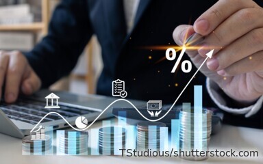 Dividendenaktien ermöglichen regelmäßige Erträge und sind für viele Anleger eine Alternative zu klassischen Zinsanlagen.