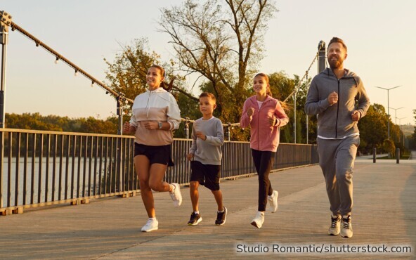 Wer Vorsorgeuntersuchungen wahrnimmt oder regelmäßig Sport treibt, kann sich bei vielen Krankenkassen attraktive Bonuszahlungen sichern.