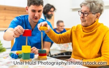 Pflegebedürftige müssen für einen Heimplatz inzwischen oft mehr als 3.200 Euro im Monat selbst zahlen.