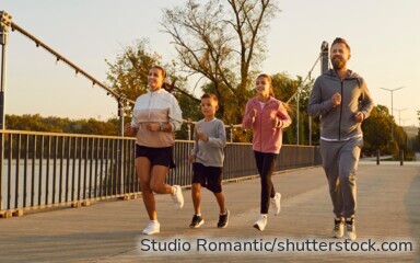 Wer Vorsorgeuntersuchungen wahrnimmt oder regelmäßig Sport treibt, kann sich bei vielen Krankenkassen attraktive Bonuszahlungen sichern.