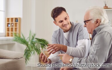 Pflege im eigenen Zuhause: Unterstützung durch Angehörige, Pflegedienst und Zuschüsse der Pflegekasse.