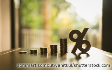 Die Sparzinsen ziehen wieder an. Besonders bei längerfristigem Festgeld haben die Banken ihre Zinsen deutlich erhöht.
