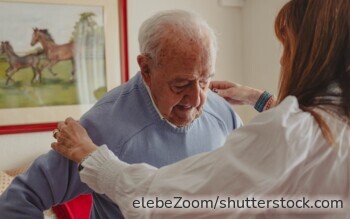 Wer Angehörige zu Hause pflegt, kann unter bestimmten Voraussetzungen zusätzliche Rentenansprüche erwerben. Auch Rentner können davon profitieren.