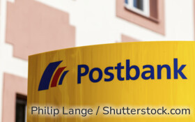 Postbank-Schild mit Logo