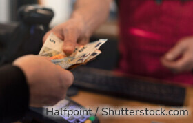 Cash Group-Kunden können ab Juli 2025 kein Bargeld mehr an Shell-Tankstellen abheben. Welche Alternativen es gibt & wie Sie weiter kostenfrei Bargeld beziehen. 