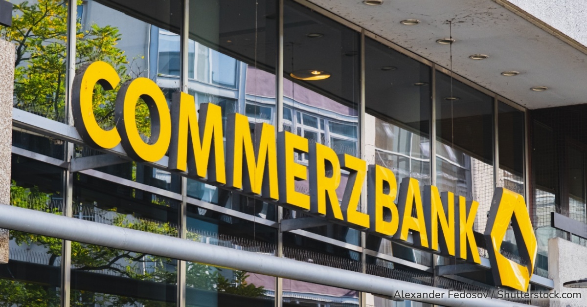Commerzbank-HV 2026: Rekord-Dividende, 0,0059 % Annahmequote bei Unicredit. Was sich für Girokonto-Kunden jetzt ändert – und was nicht. 