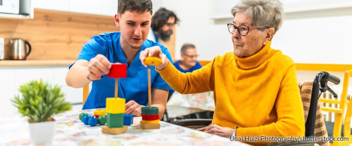 Pflegebedürftige müssen für einen Heimplatz inzwischen oft mehr als 3.200 Euro im Monat selbst zahlen.
