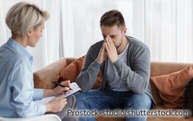 Psychotherapie: Wenn kein Kassentermin frei ist, ermöglicht die Krankenkasse oft die Kostenerstattung in Privatpraxen.